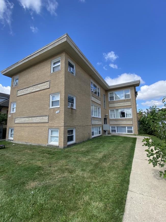 2912 N 75th Ave – photo 1 of 10