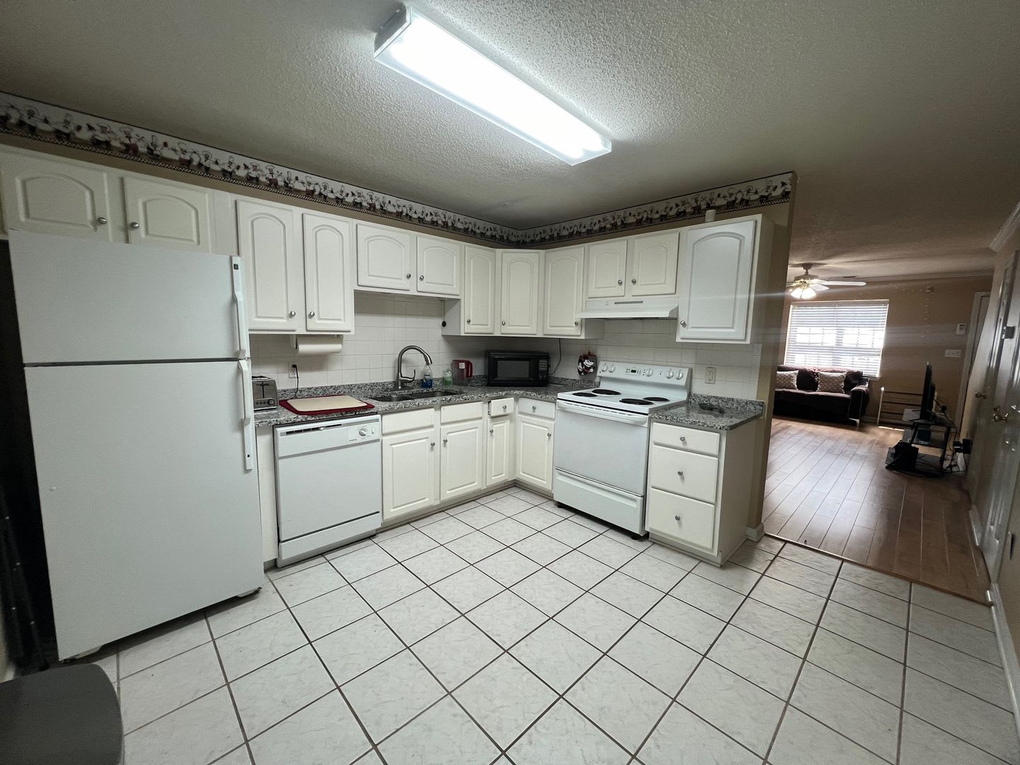 2 Bed 2 5 Bath Townhouse – photo 1