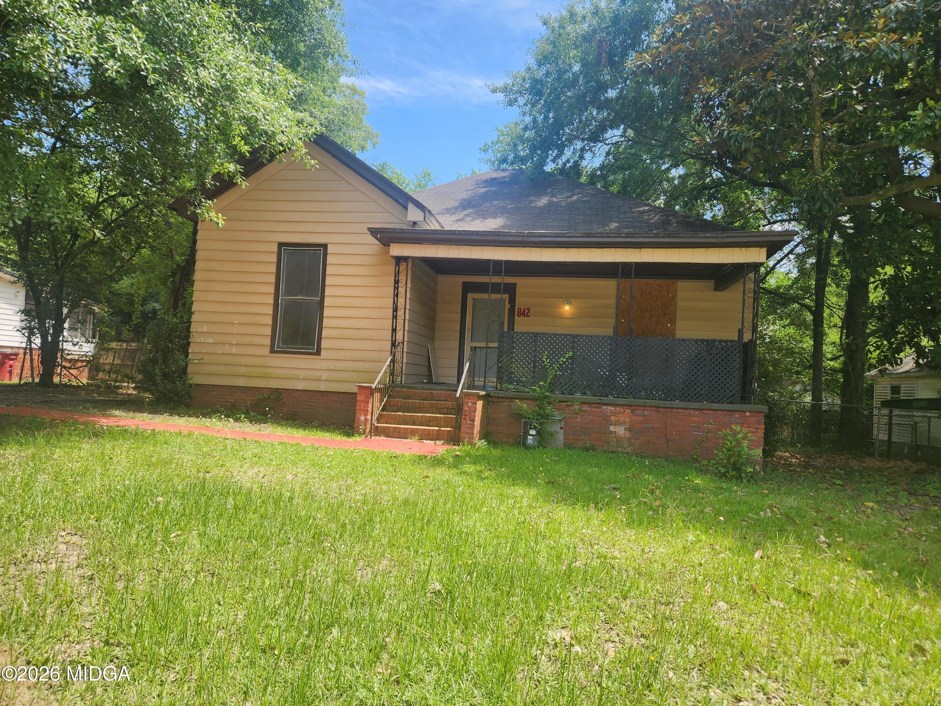 842 Grady Street S – photo 1 of 8