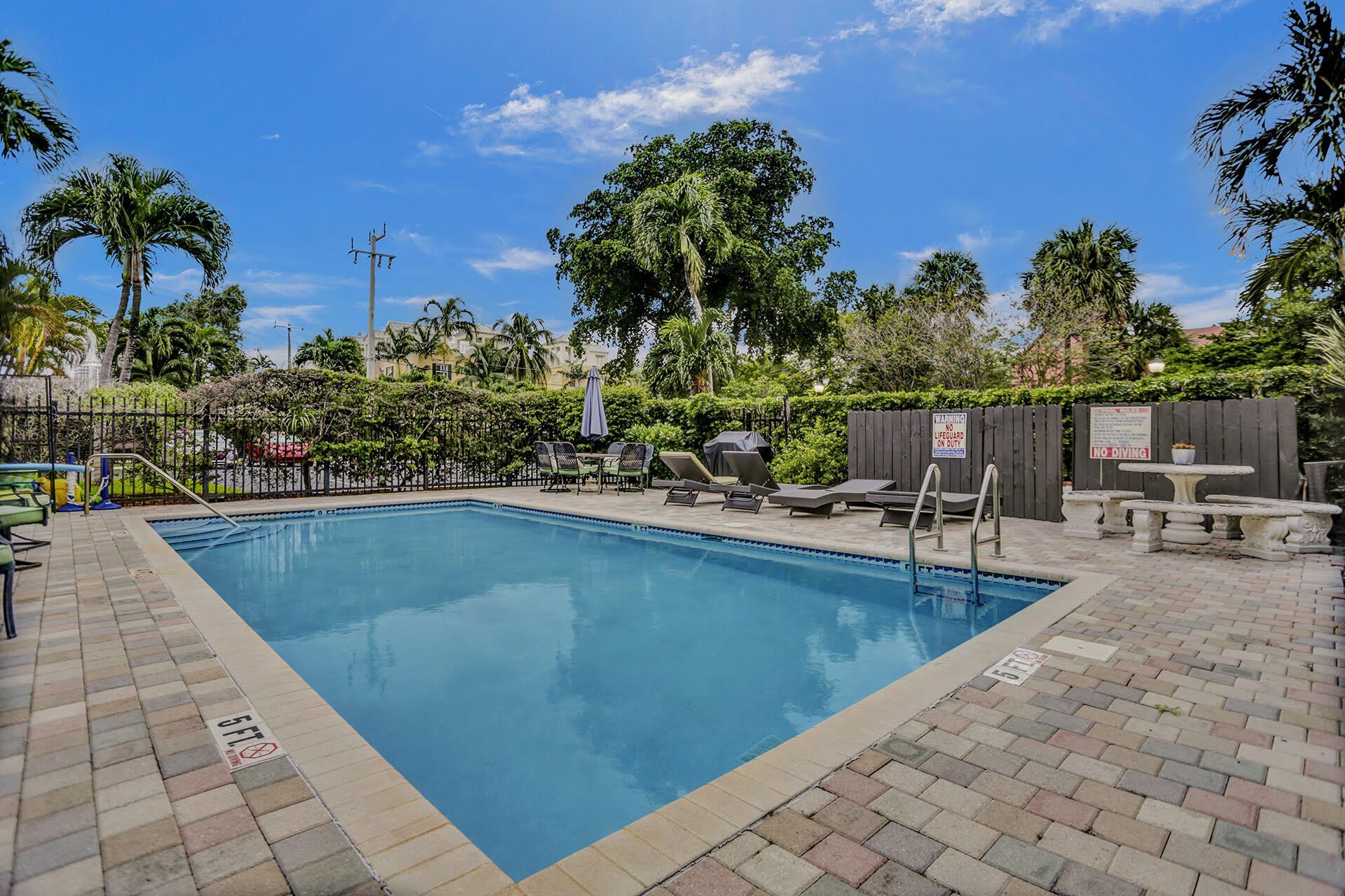 600 NE 7TH Avenue – photo 1