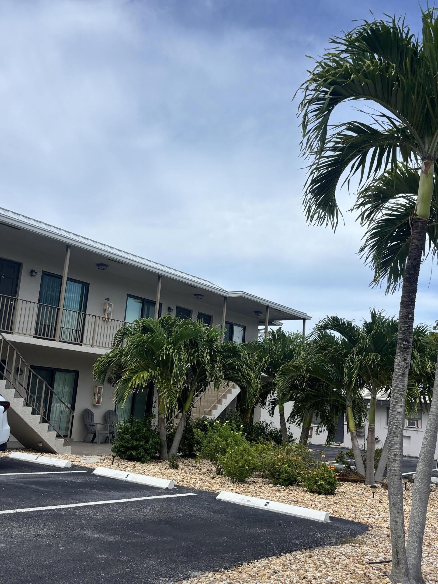 521 NE 45th Street – photo 1