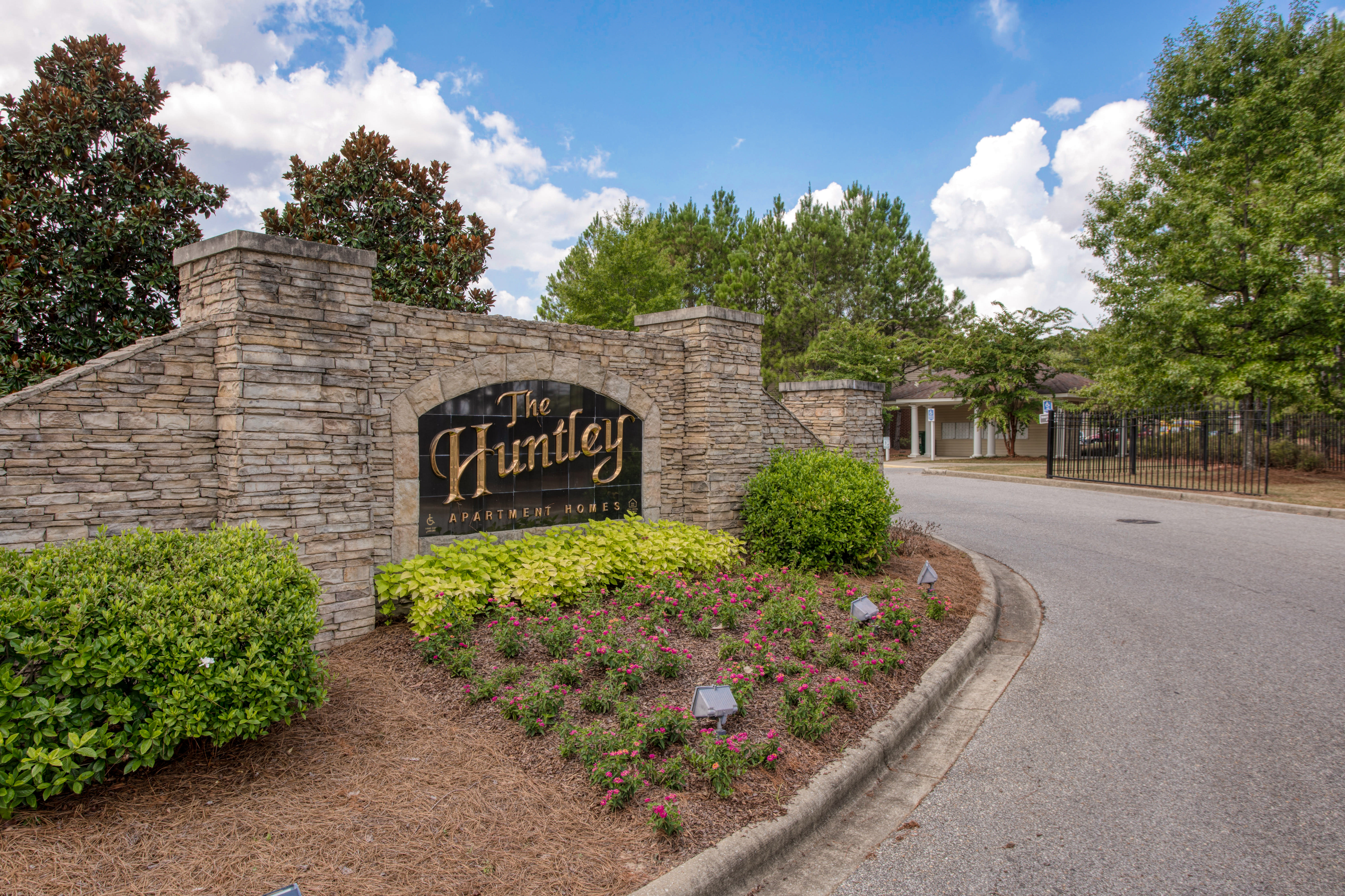Huntley – photo 1 of 30