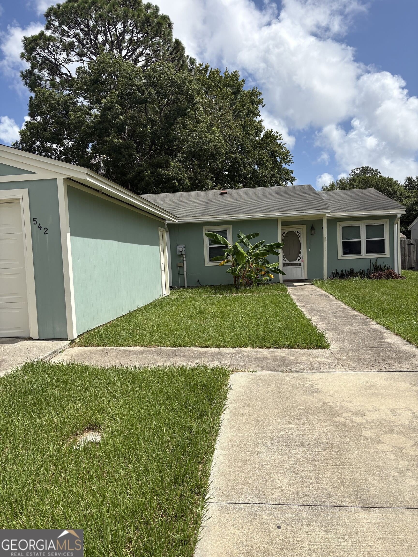 542 Chateau Circle – photo 1 of 13