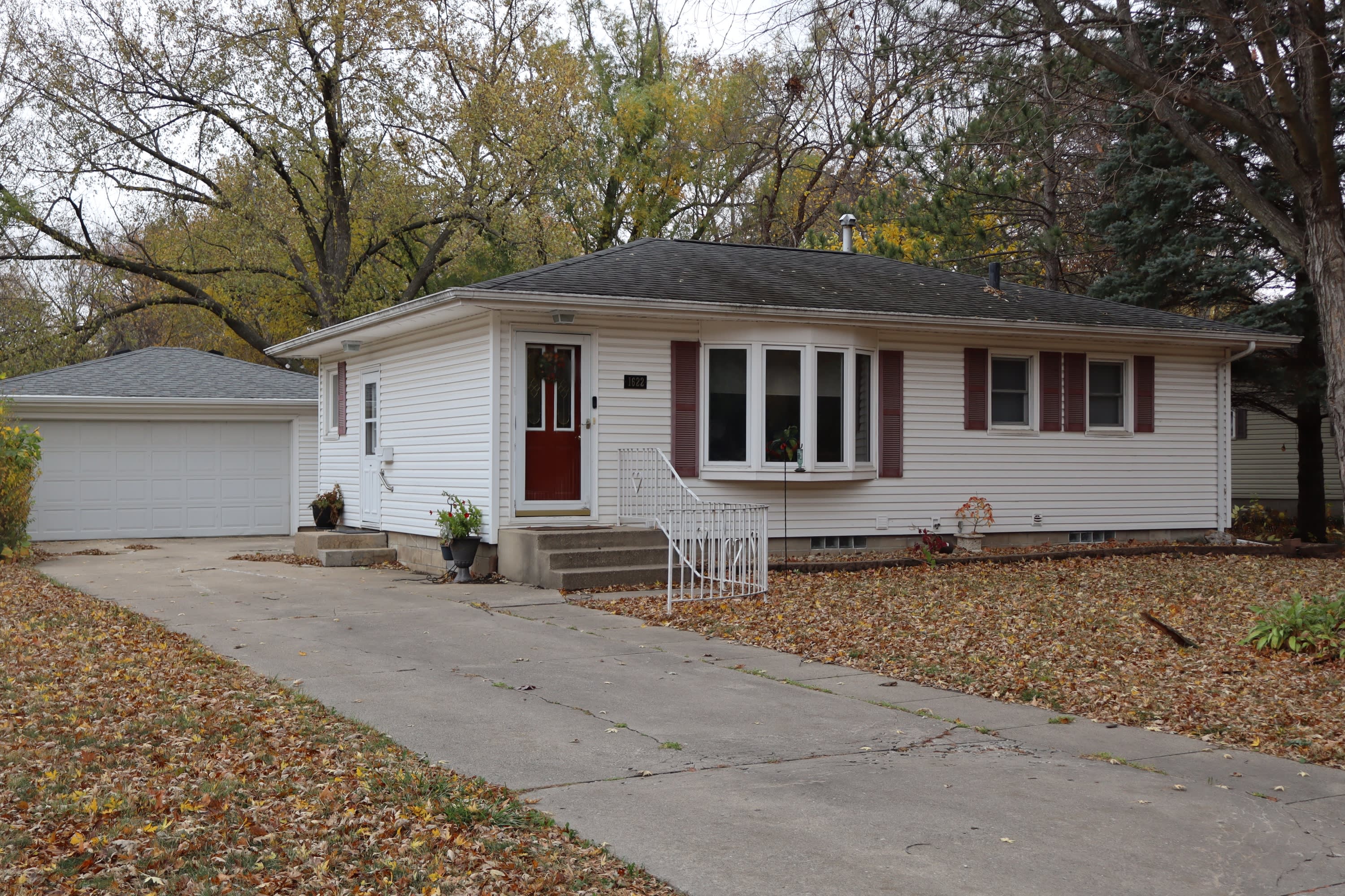 1622 Pin Oak Drive – photo 1