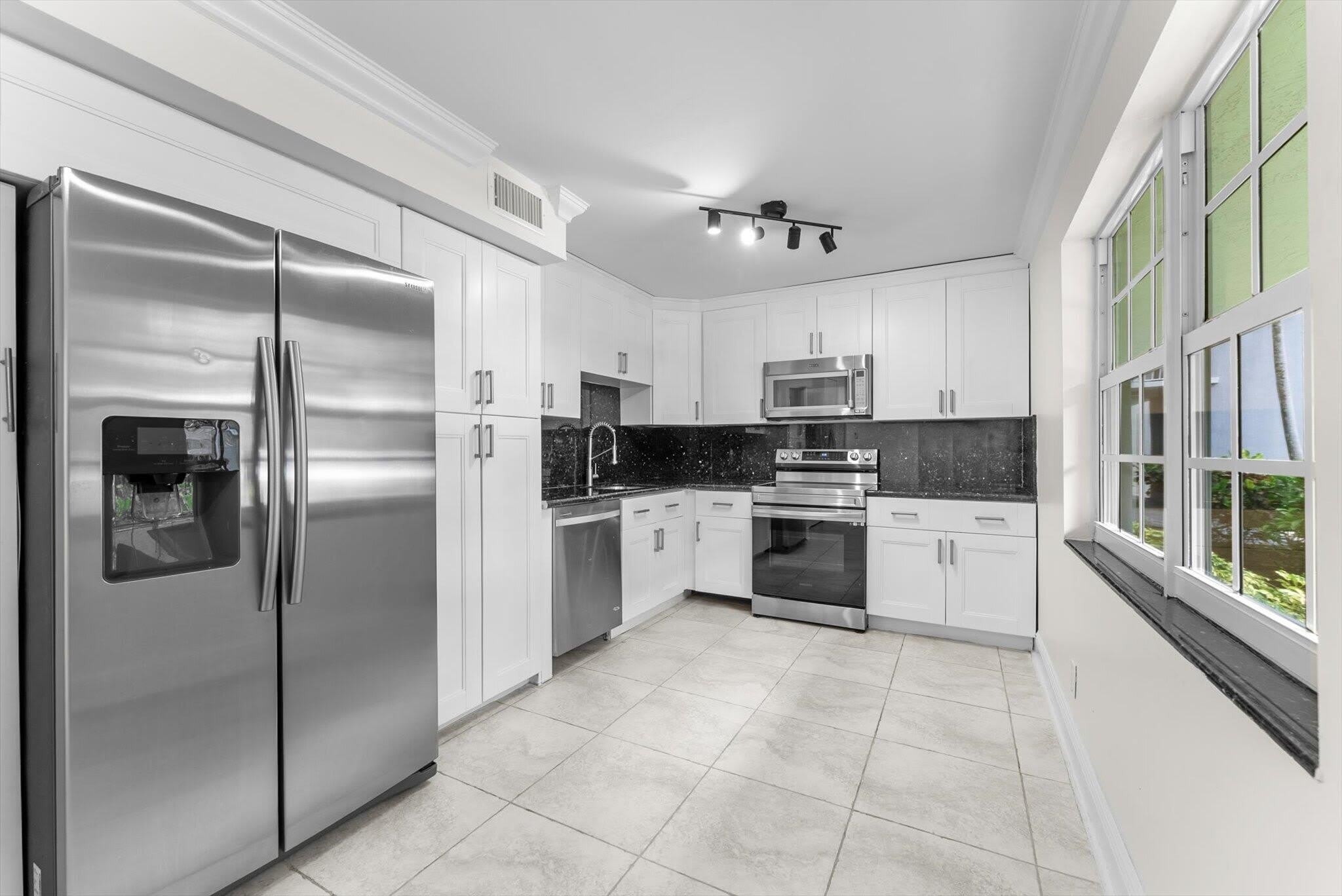 4240 OAKS Terrace – photo 1
