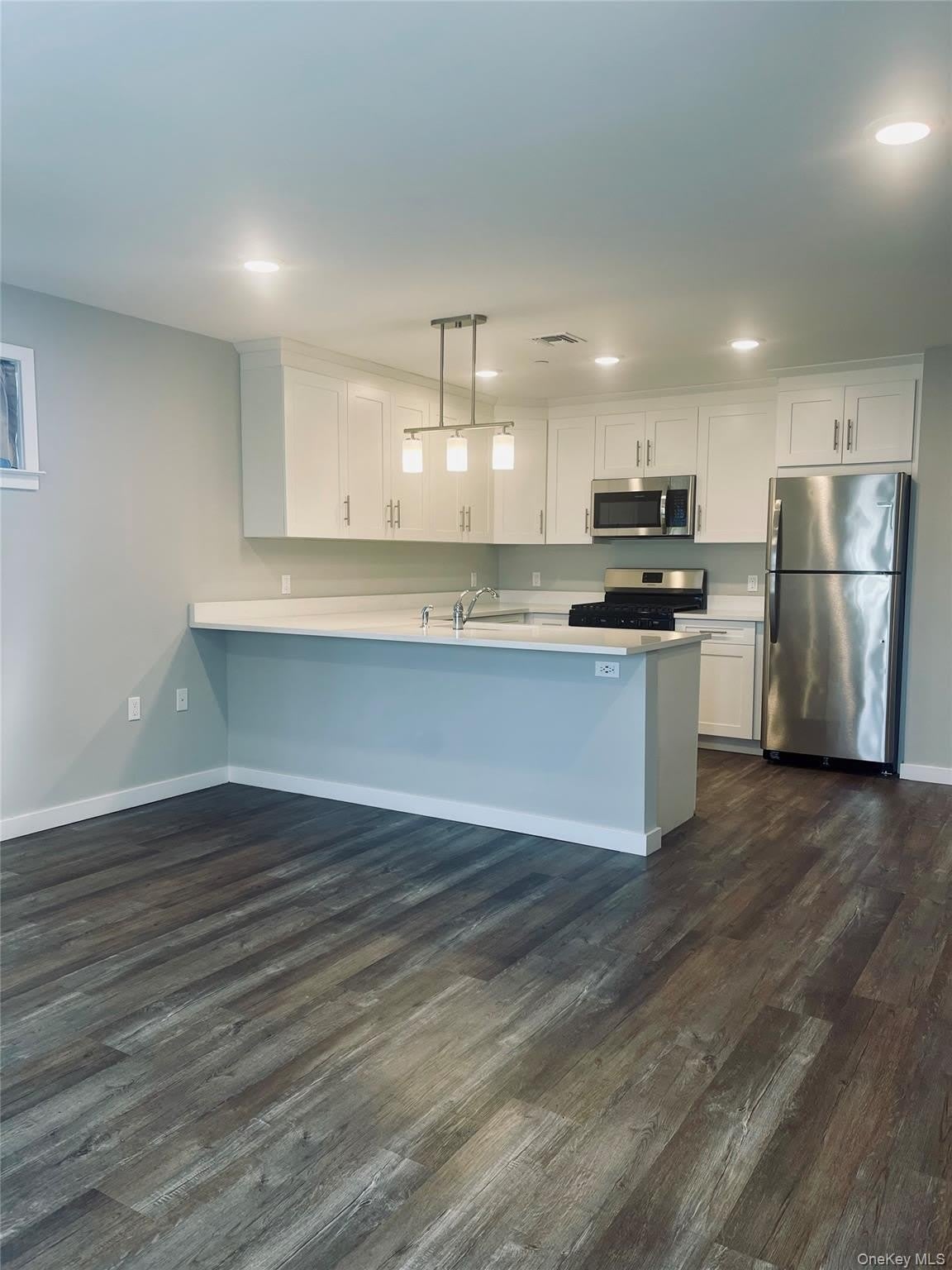 221 Eastview Drive – photo 1 of 6