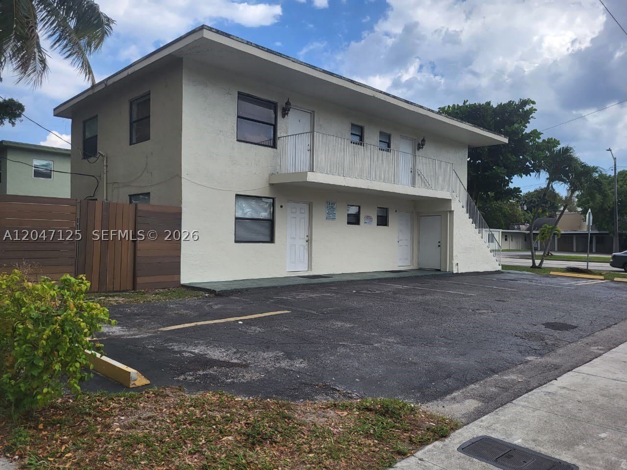15 NE 13th St – photo 1
