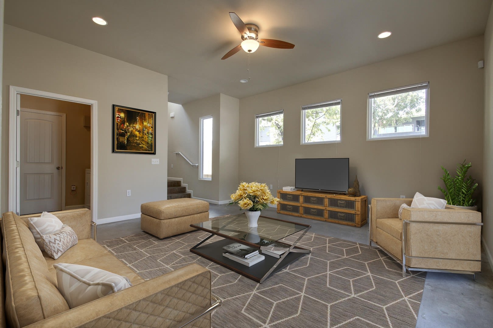 Ut Pre Lease 2009 Remodeled 6 Bed 3 Bath Wood Stained Concrete Floors Custom High End Kitchen And Bathrooms Just North Of Ut – photo 1