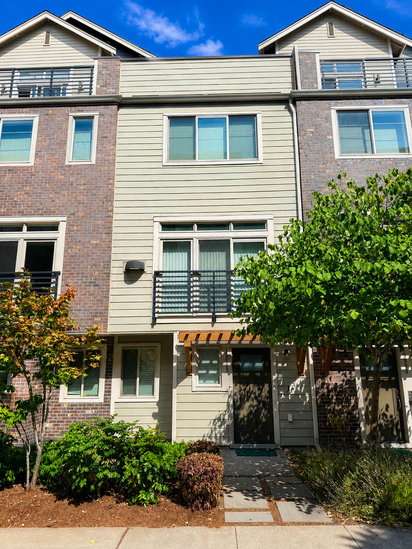 Modern Bellevue Townhome with Private Top-Floor Loft Suite & Rooftop Deck – photo 1