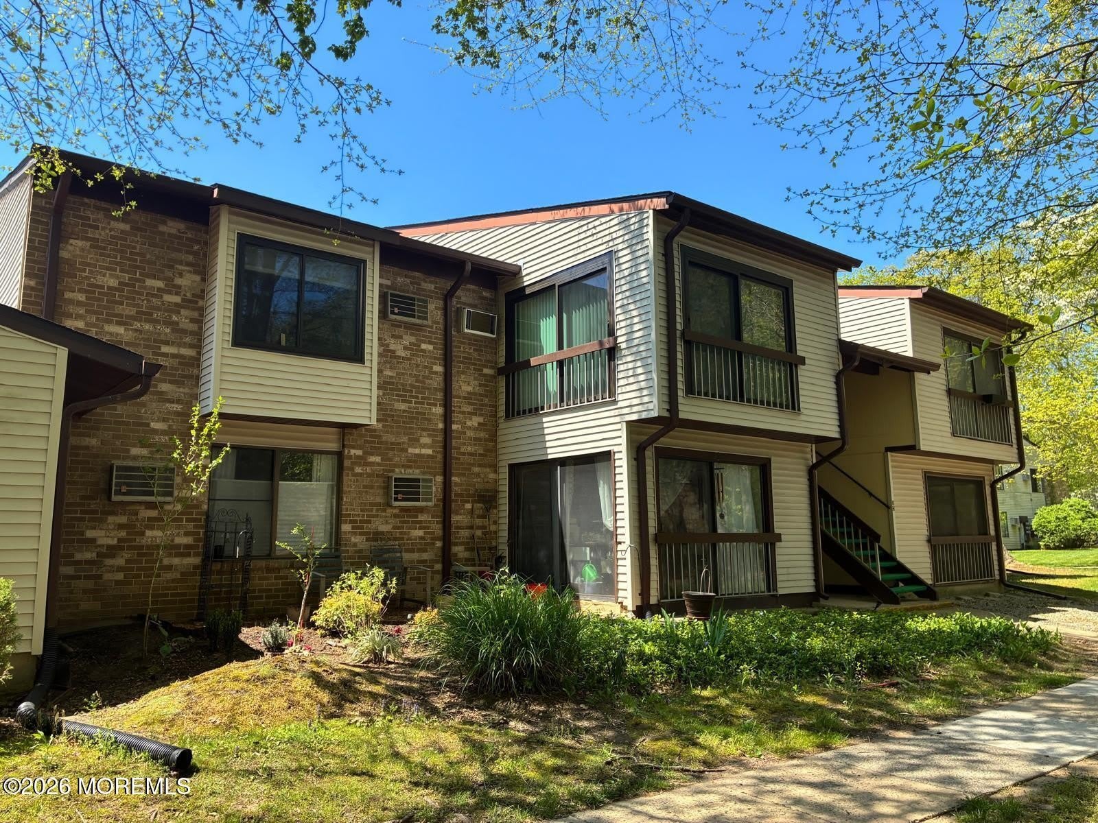 131 Amberly Drive – photo 1