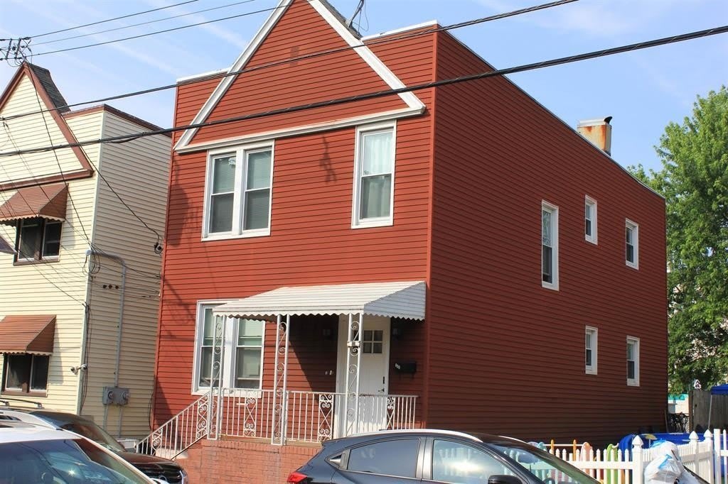 340 PEARSALL AVE – photo 1
