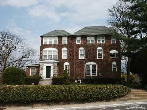 378 Sea Cliff Avenue – photo 1 of 8