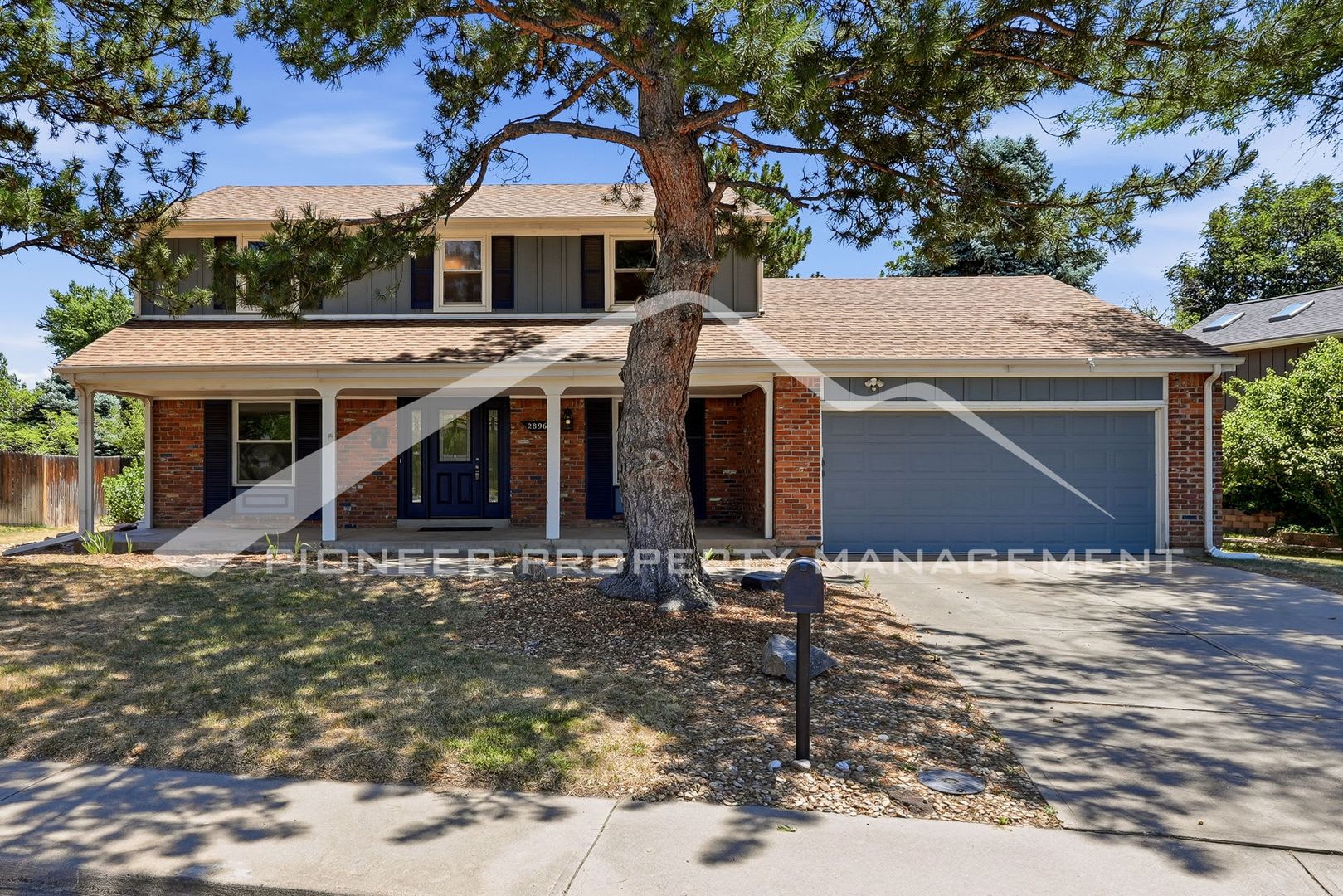 Single Family Home With 2 Car Garage And Central Air – photo 1