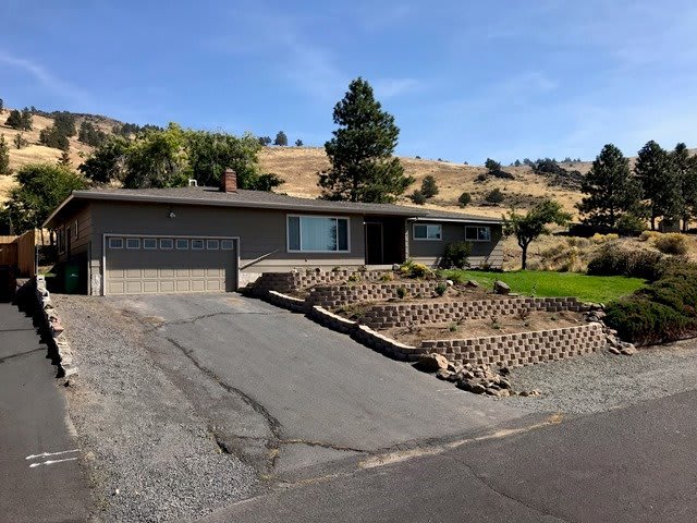 Great home in Moyina Heights – photo 1 of 16