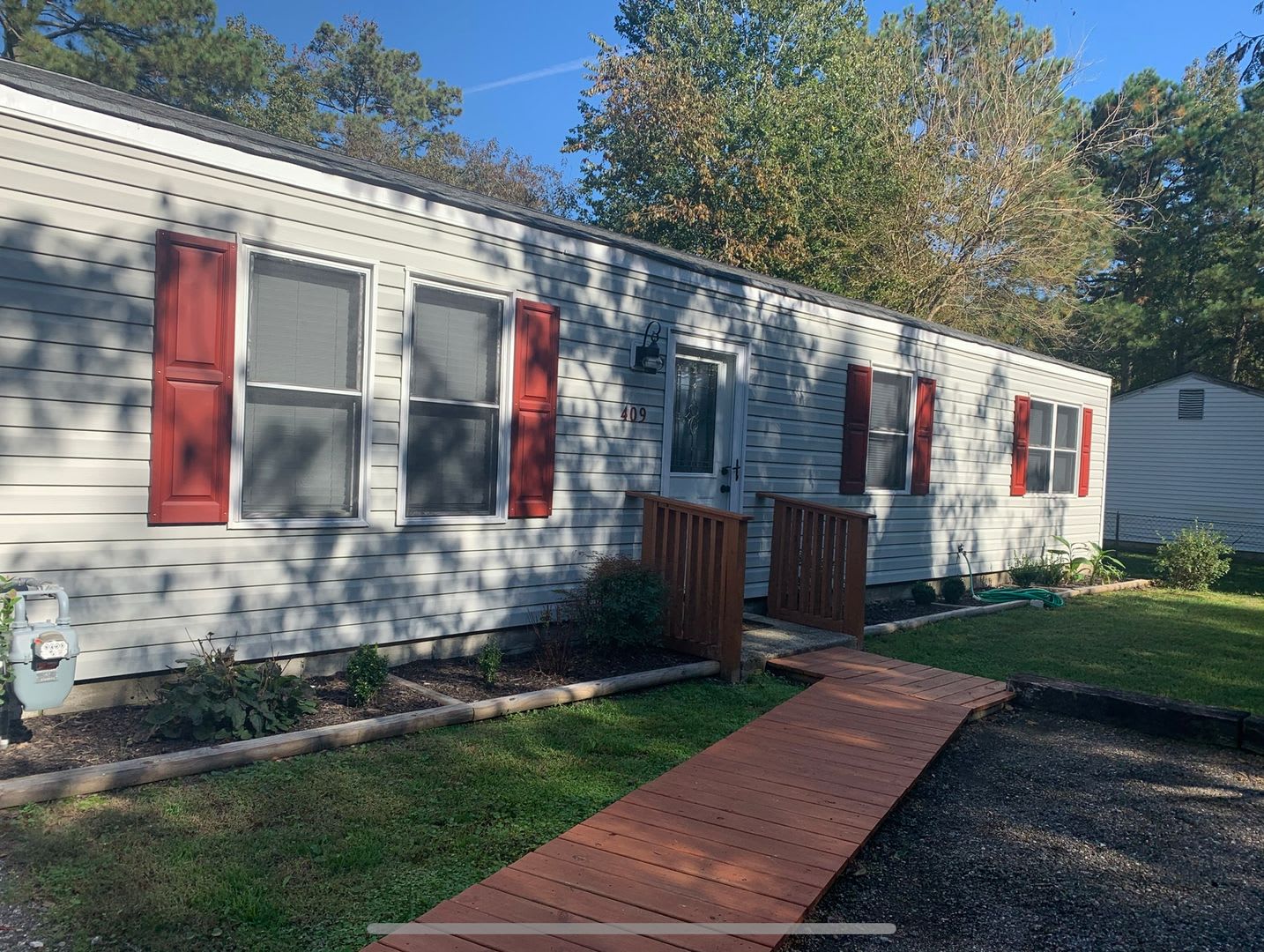409 Goosley Road Yorktown 23690 – photo 1 of 23