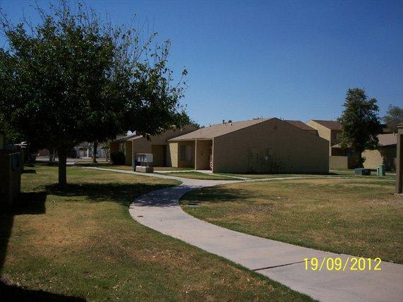 Town &amp; Country – photo 1 of 9