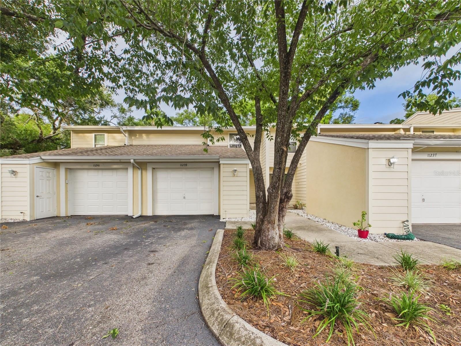 11239 CEDAR HOLLOW Lane – photo 1