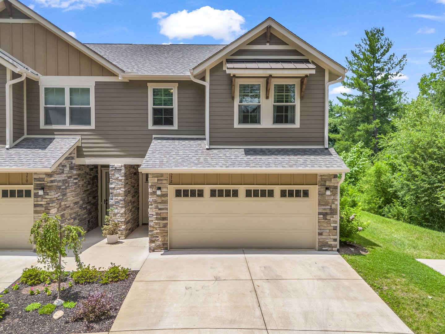 3-bedroom, 2.5-bath townhome in desirable Sweet Birch Commons community. – photo 1 of 29