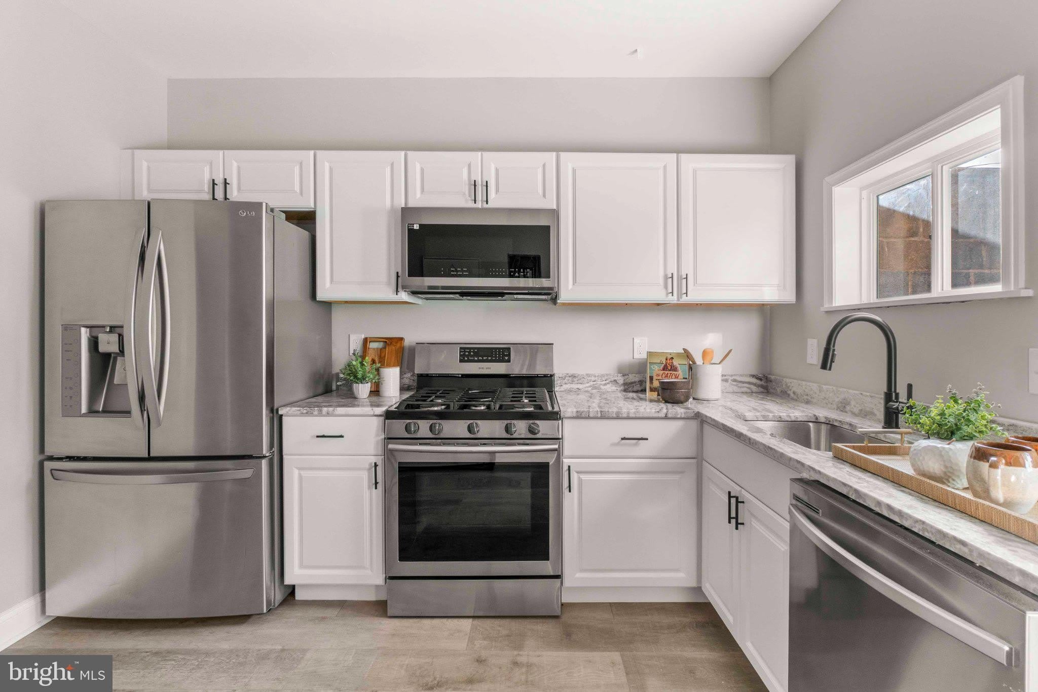 829 W BARRE Street – photo 1