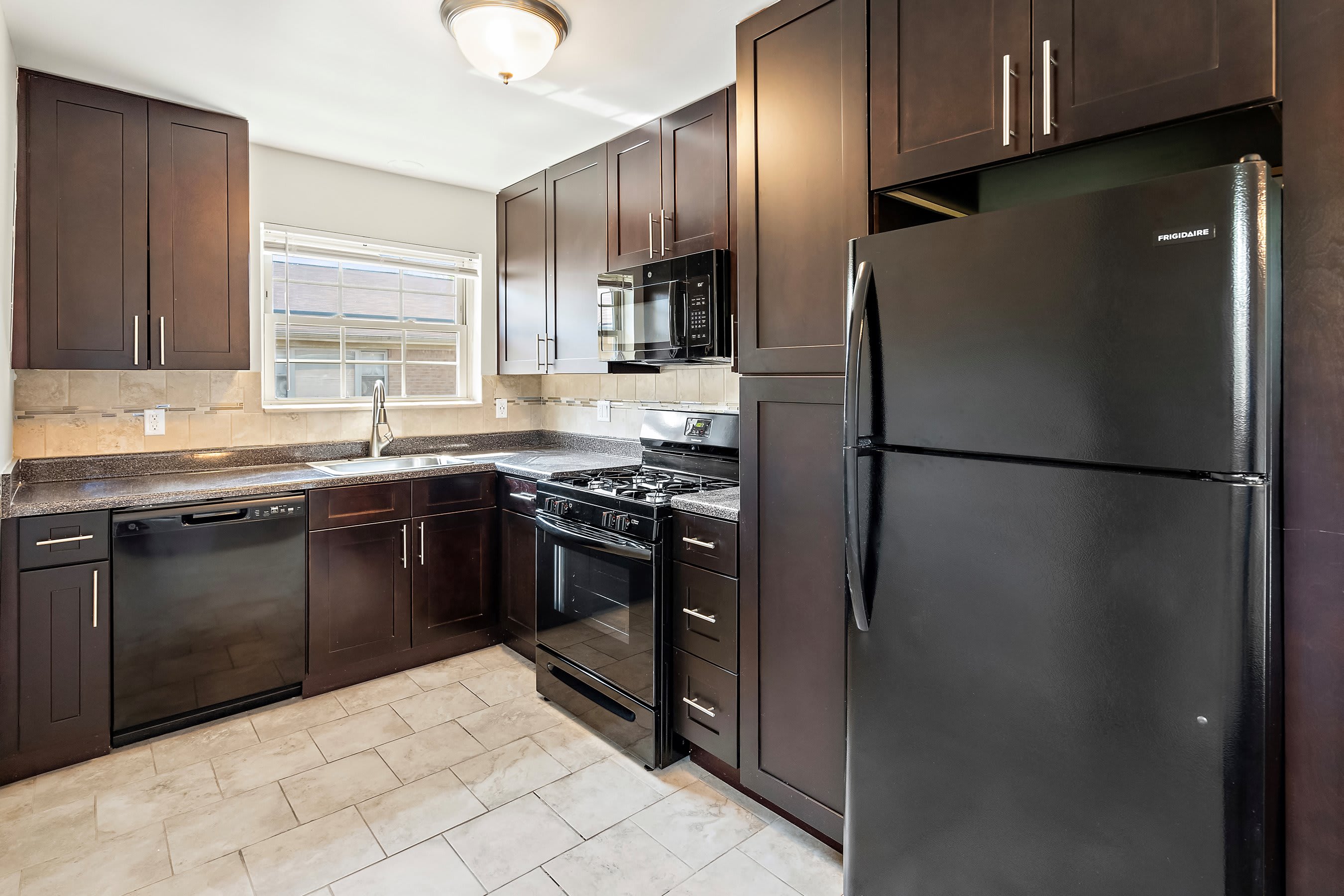 Crossroads Gardens Apartments – photo 1 of 194