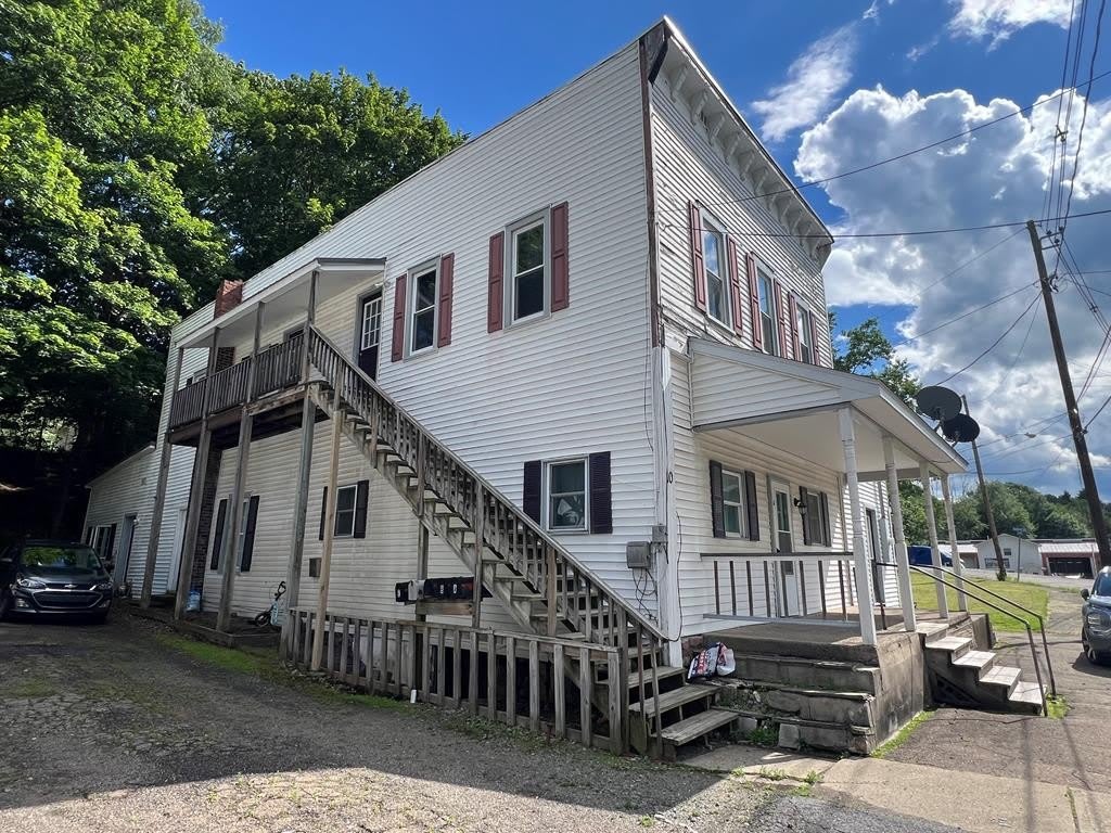10 APT-B CLINTON ST – photo 1 of 9