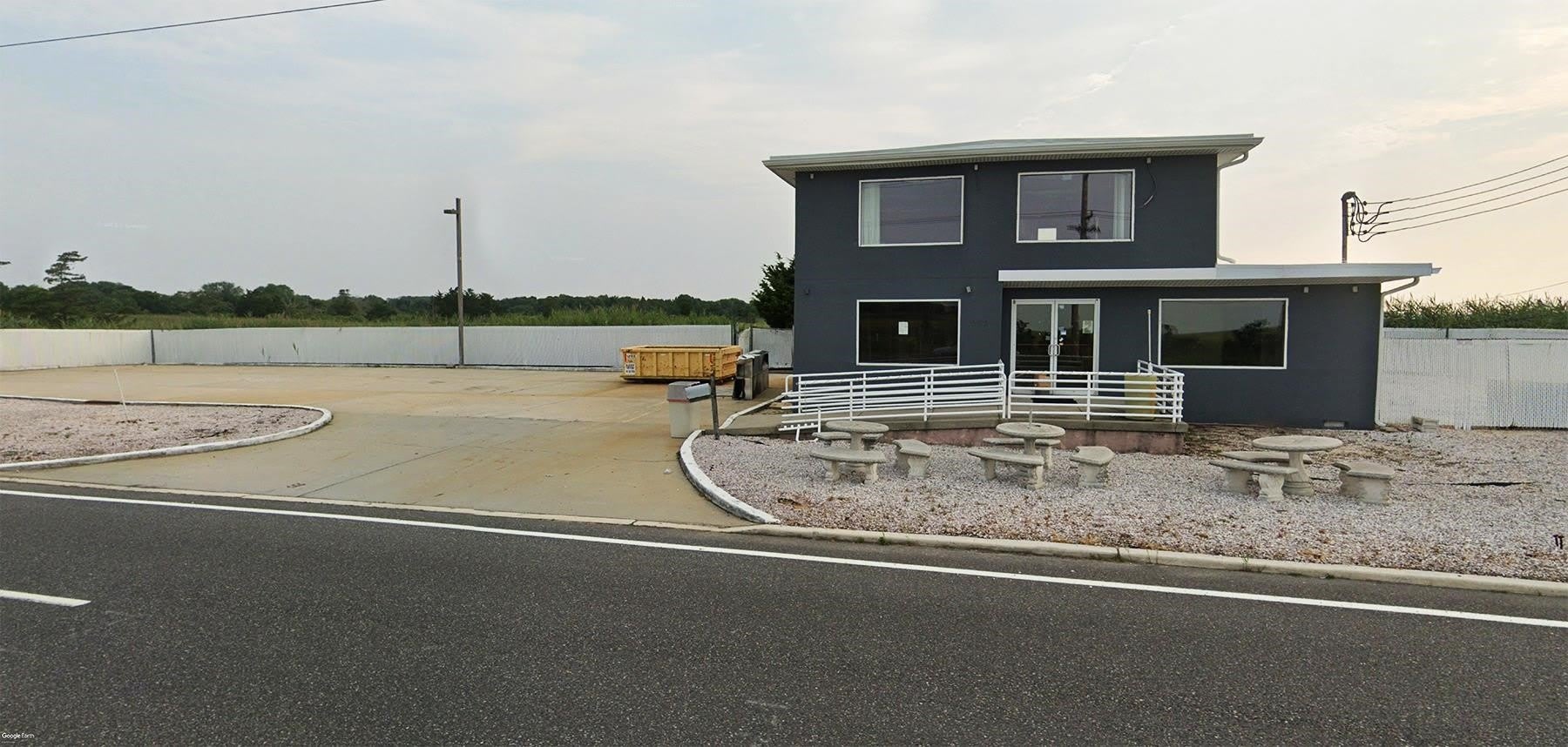 205 Roosevelt Boulevard – photo 1 of 5