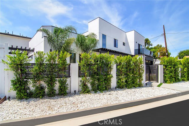 4829 Saloma Avenue – photo 1
