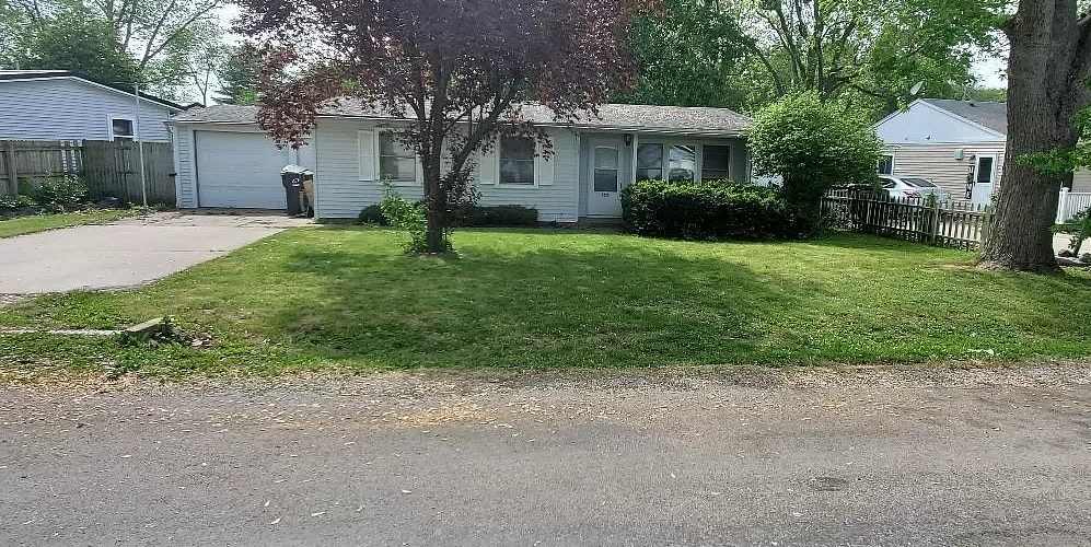 1020 S Eastview Dr Tuscola – photo 1 of 12