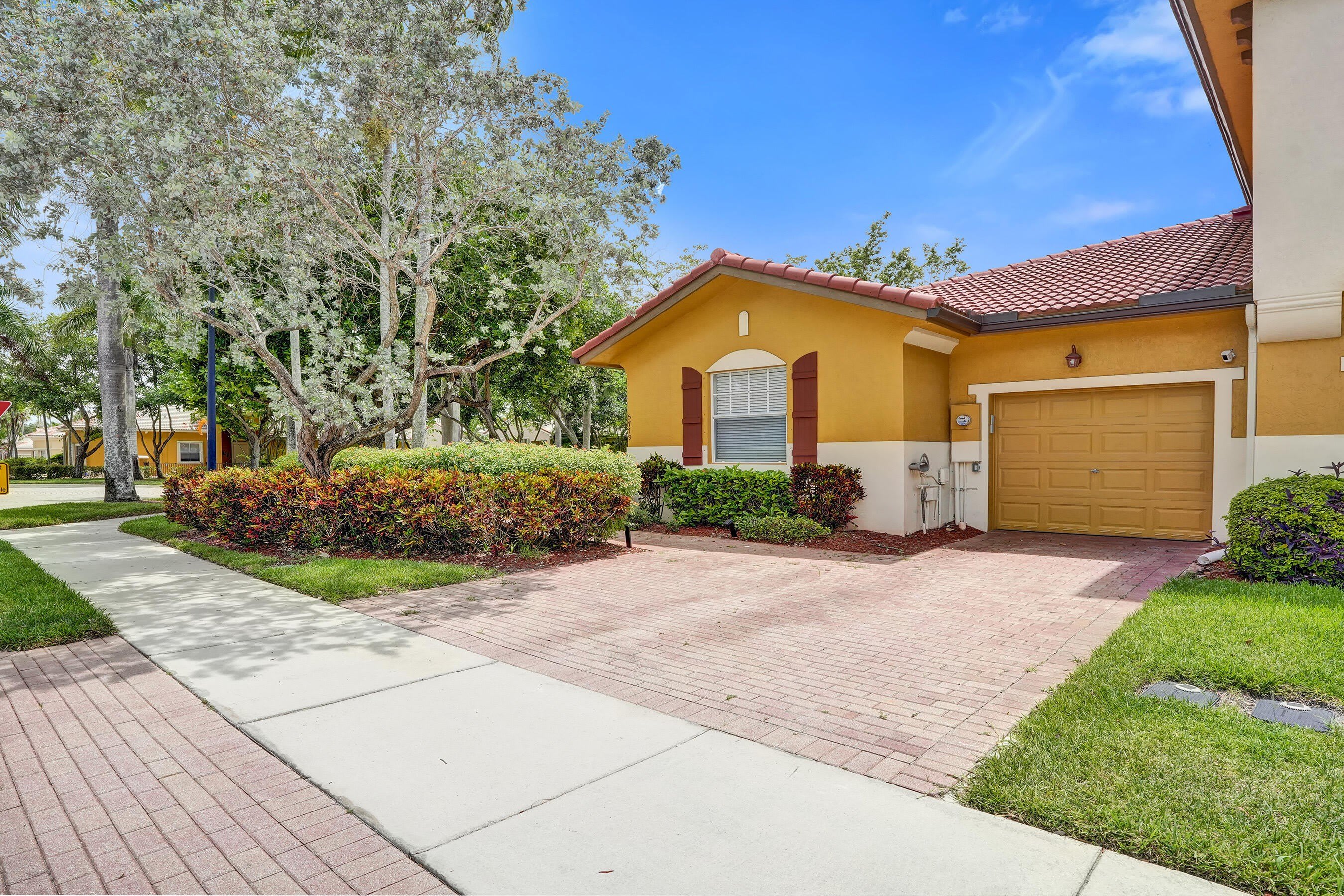 5779 NW 120th Avenue – photo 1