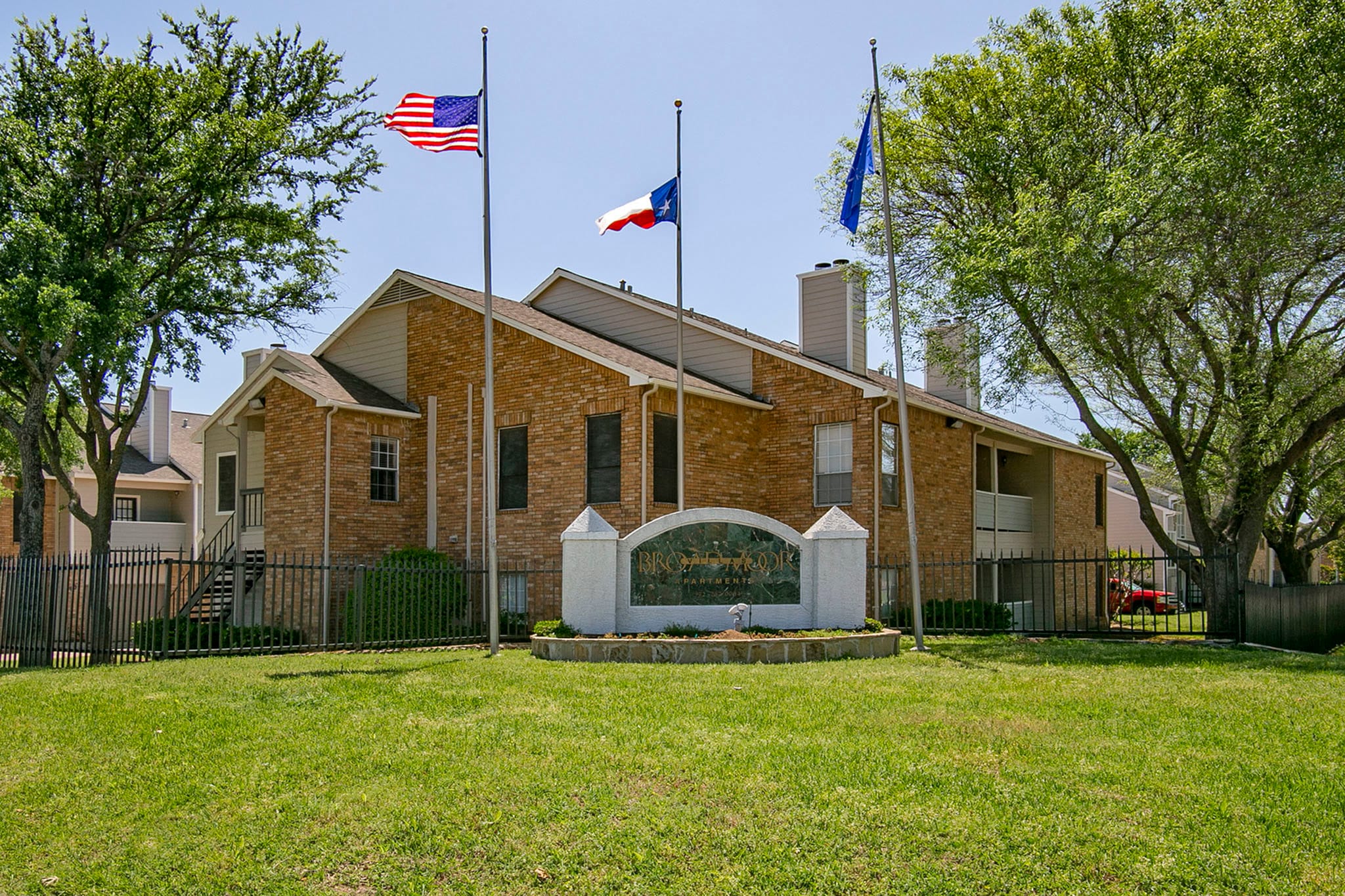 Broadmoor Villa – photo 1