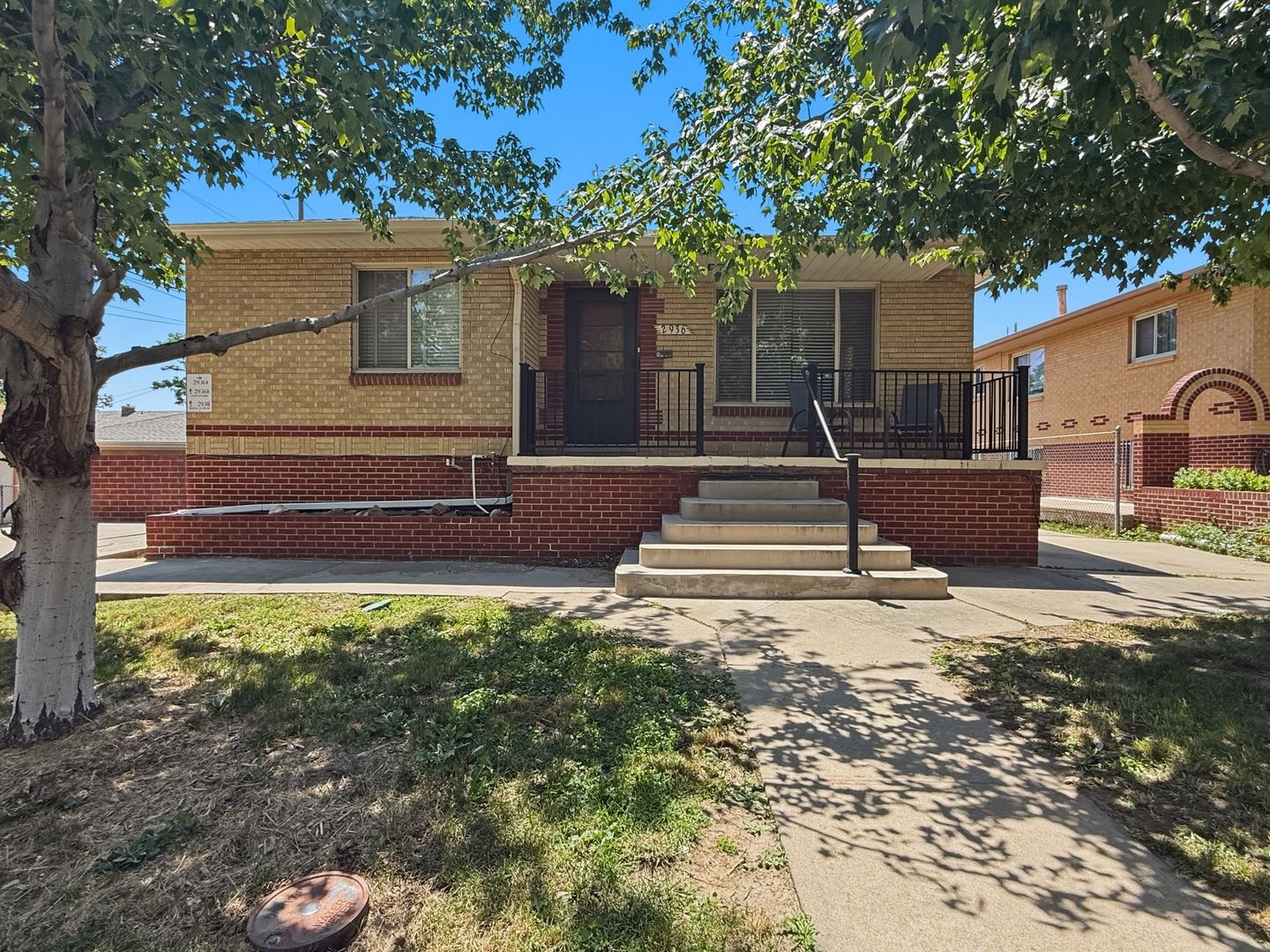 Beautiful 2 Bed, 1 Bath Garden-Level Apartment in Sunnyside! – photo 1
