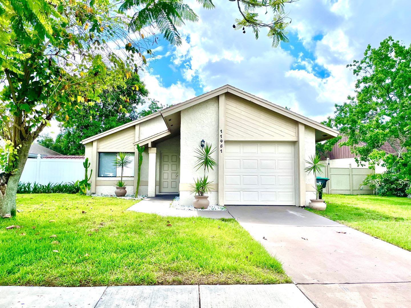 Mid-Century Charmer ONLY $2050/ Month – photo 1