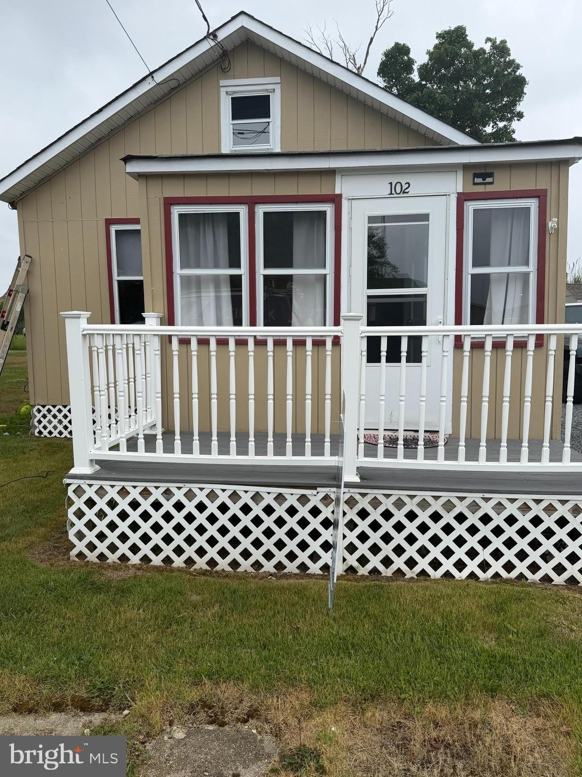 102 GARRISON Avenue – photo 1 of 23