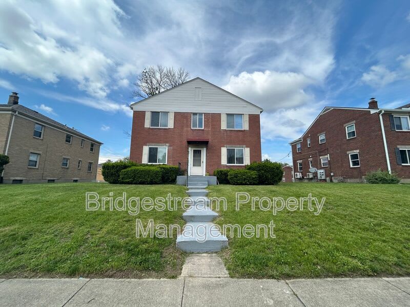 1549 Old Lane Avenue – photo 1 of 5