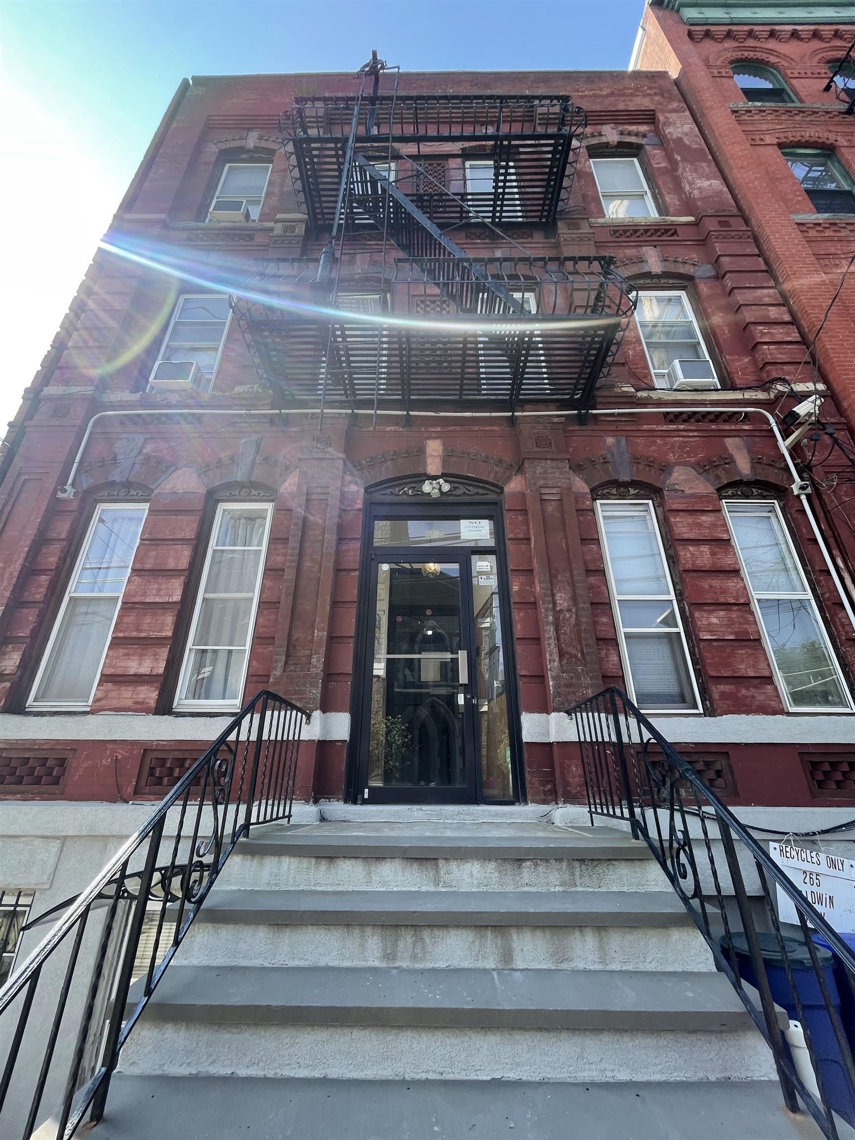 265 BALDWIN AVE – photo 1