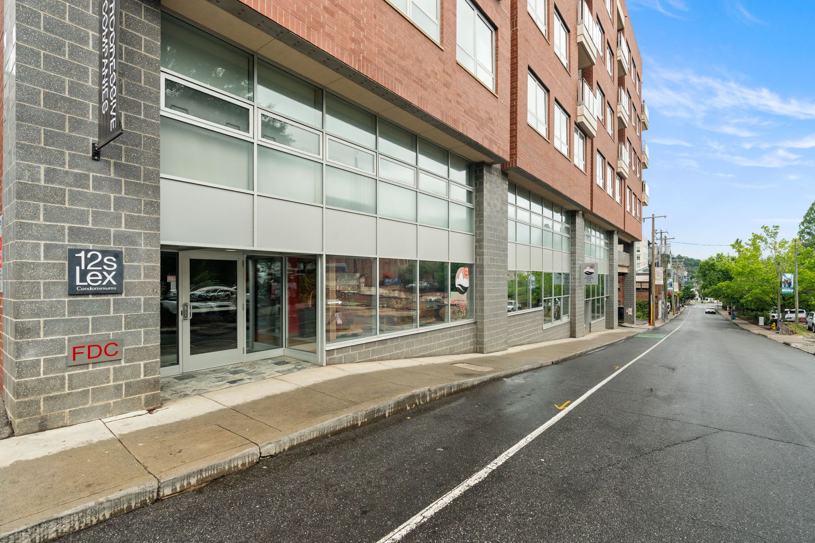 Attractive Modern Condo Excellent Downtown Location – photo 1 of 433