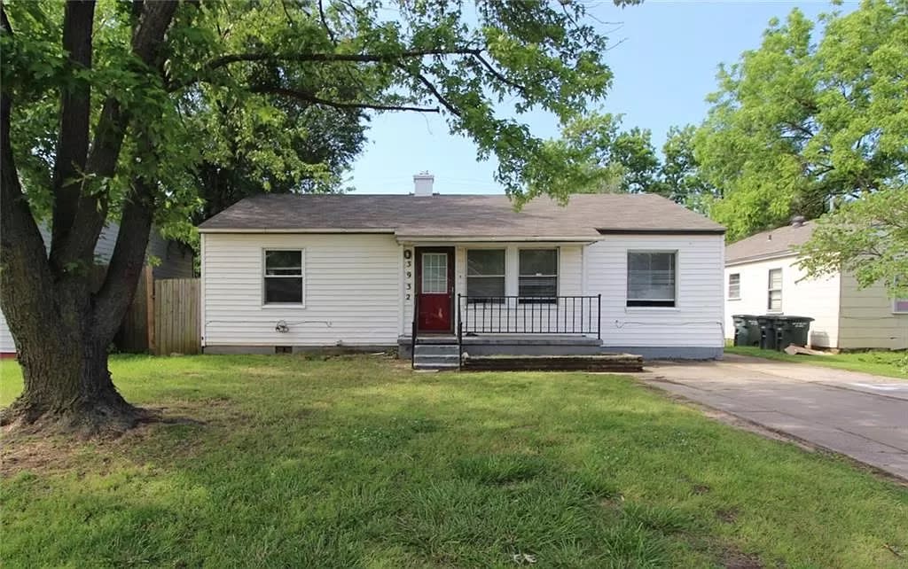 3932 Mallard Dr – photo 1 of 9