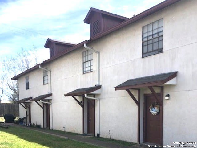 550 DUKEWAY – photo 1 of 21