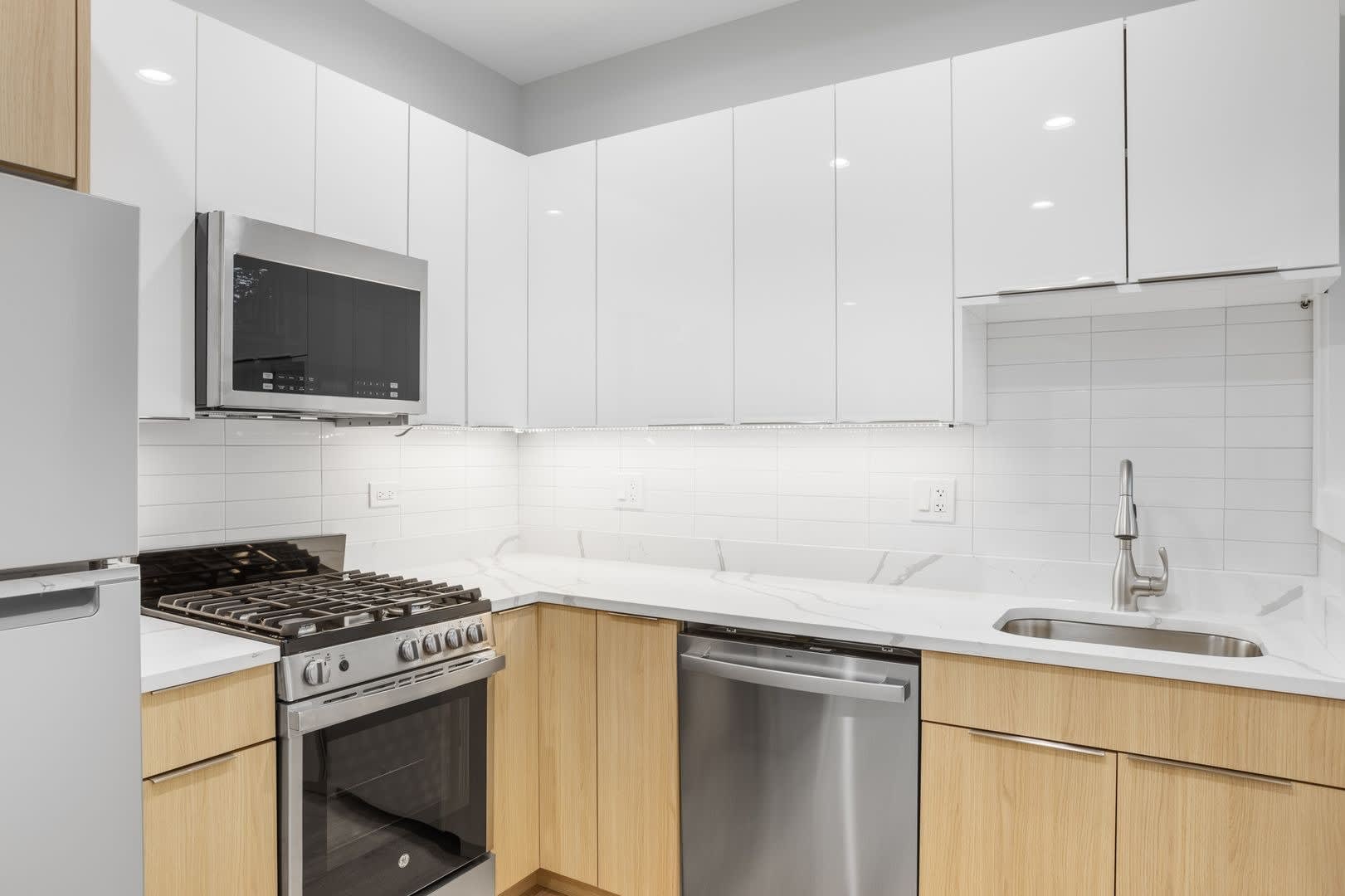 1239 W Morse Ave – photo 1