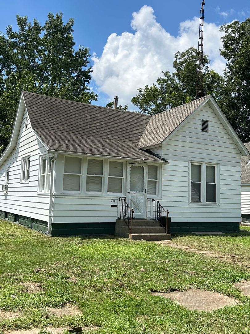 2 Bedroom 1 Bath with Basement – photo 1 of 10