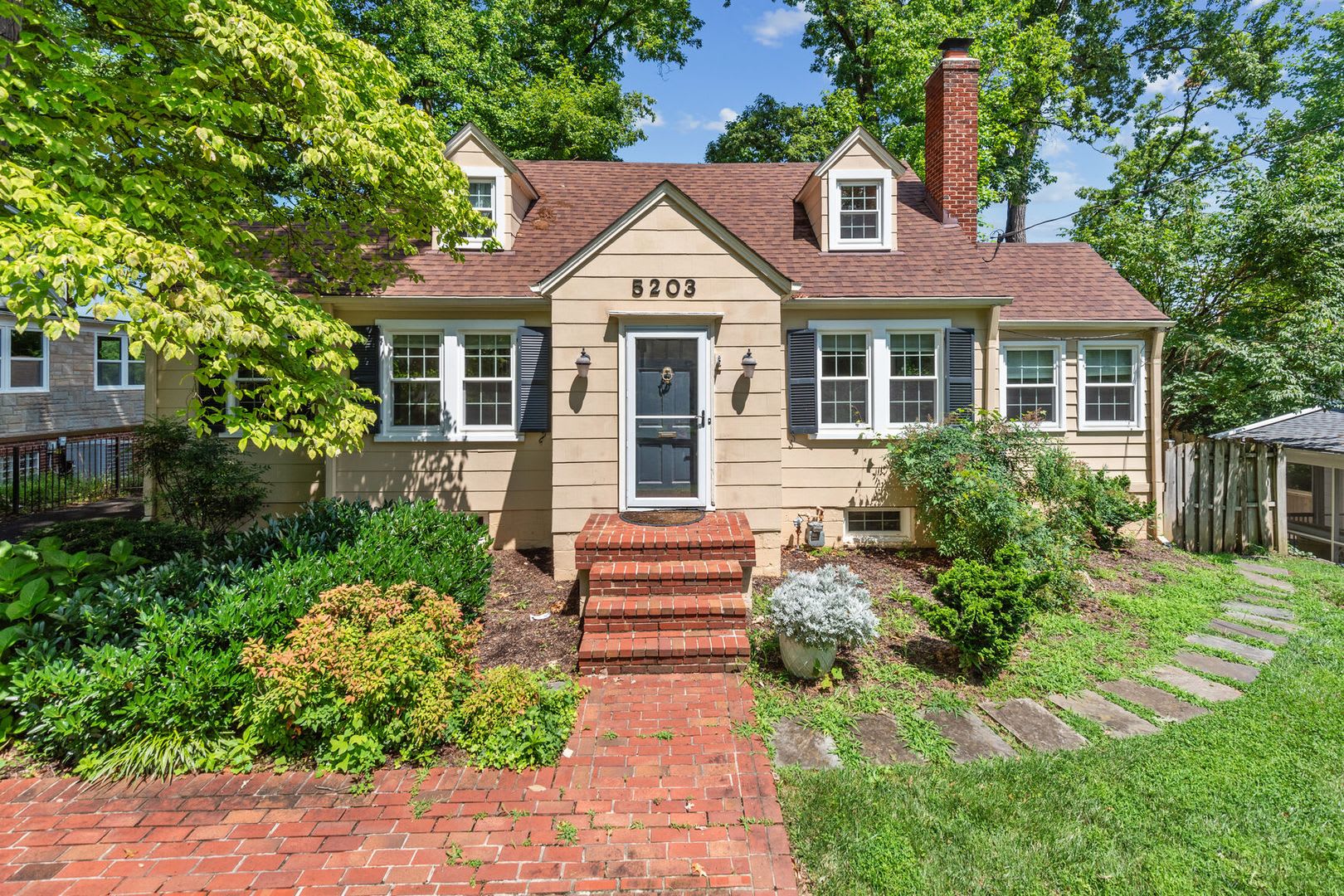 Spacious 4Br Cape Cod In Prime Bethesda Location Available Now – photo 1
