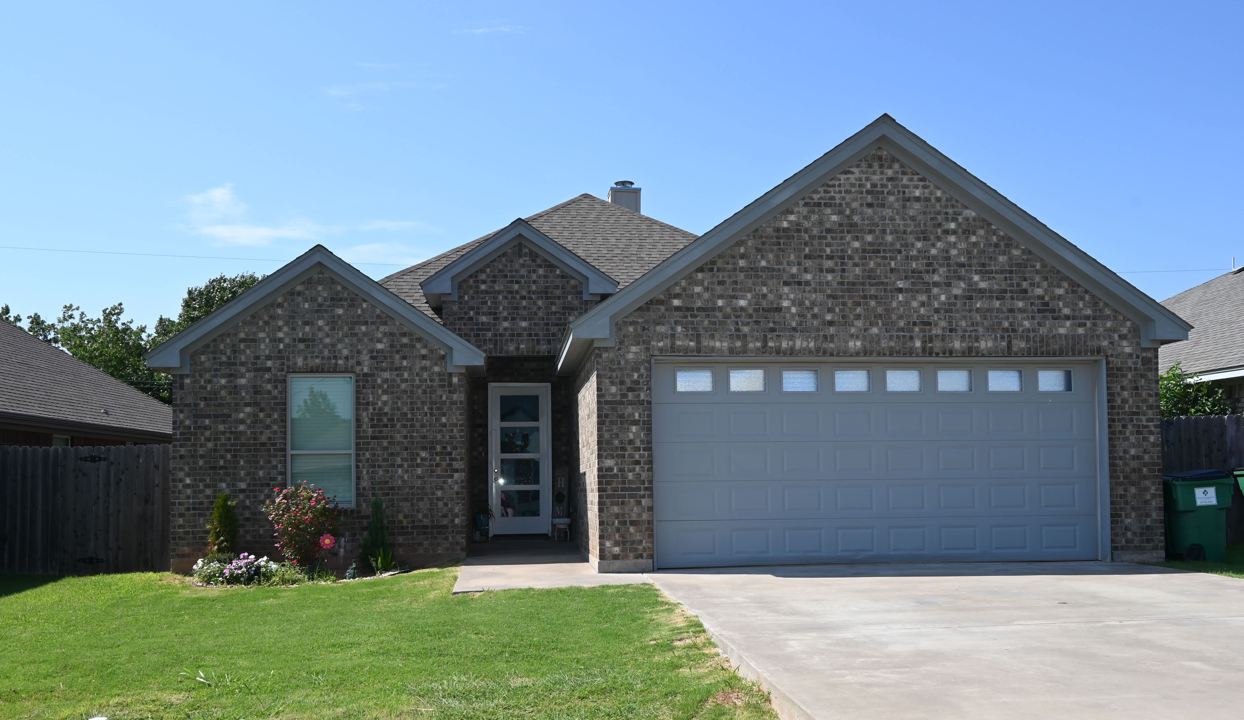 320 Mariners Wy – photo 1 of 32