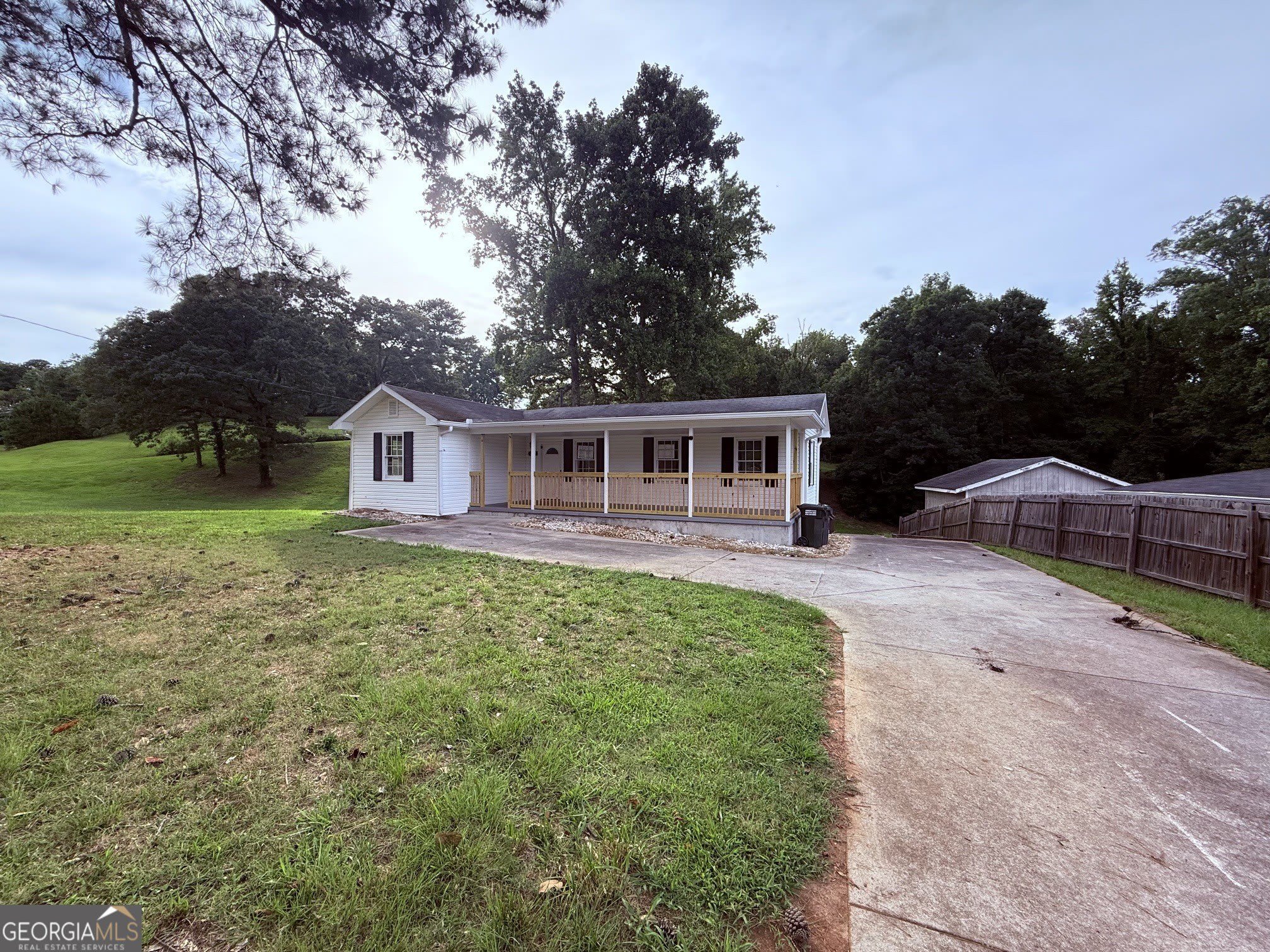 6790 Queen Mill Road Se – photo 1 of 89