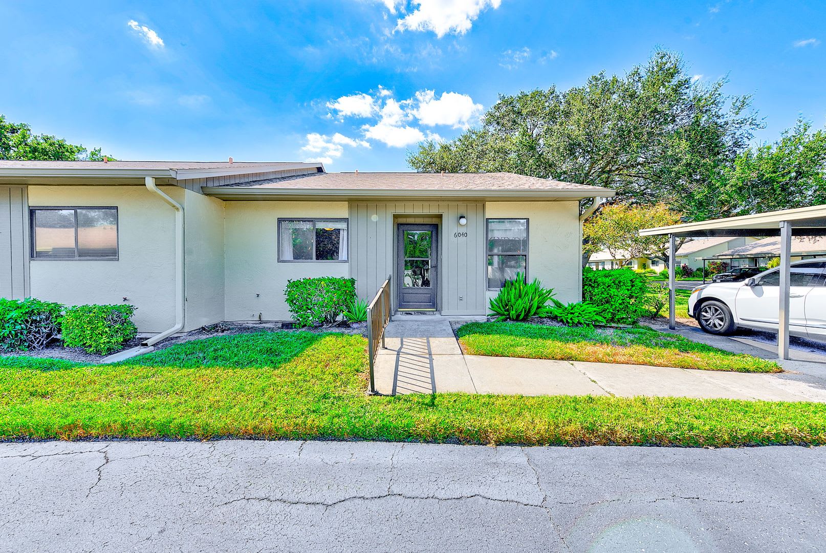 Available for a 9-month rental in the sought-after Huntington Woods community of Bradenton! – photo 1 of 31