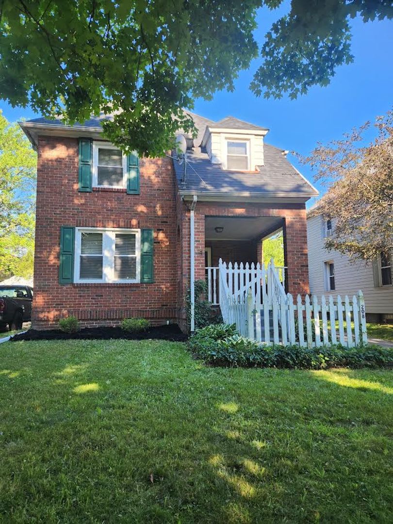 208 Pennsylvania ave – photo 1 of 22