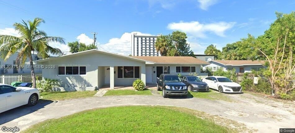 623 NE 165th St – photo 1