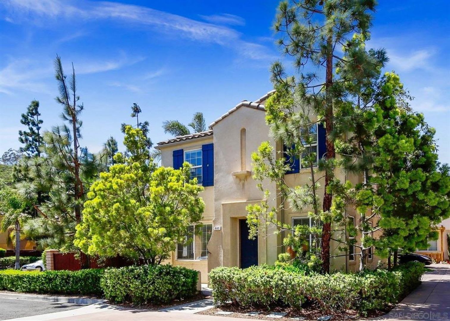 3 Bed 2.5 Bath in Crescent Court Community. – photo 1