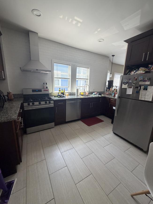 86 Dexter – photo 1 of 227