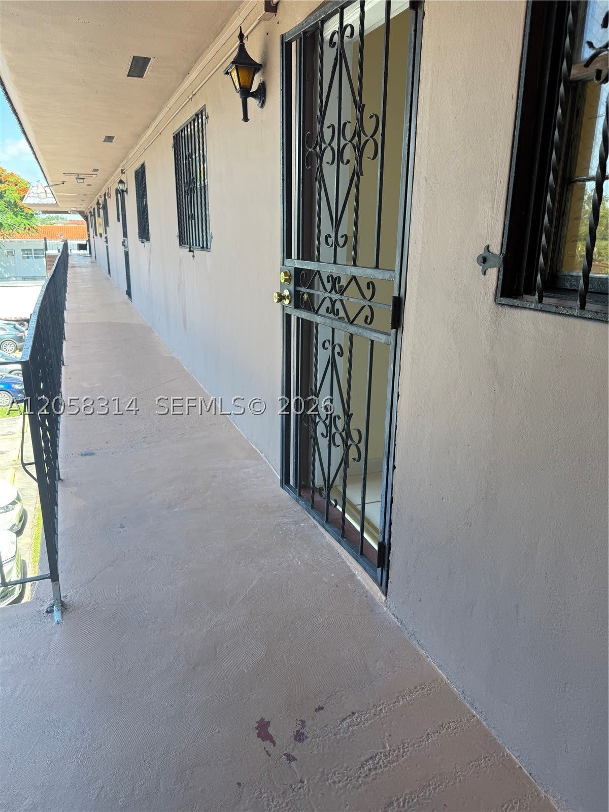 10 SW 45th Ave – photo 1