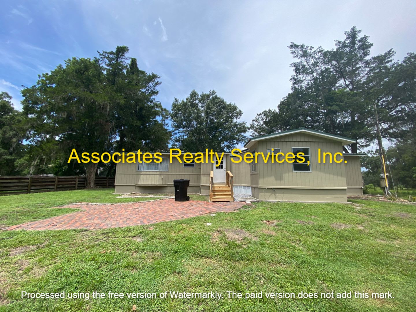 Rare find! 4 bed/3 bath House in Newberry, FL on one acre – photo 1 of 20